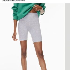 Aritzia Tna CHILL ATMOSPHERE HI-RISE 7" SHORT
